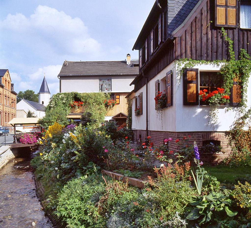 Haus mit Ferienwohnung in Erlbach